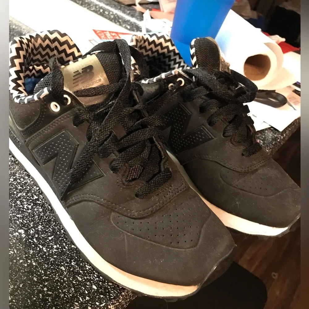 New balance 474 like new black shoes